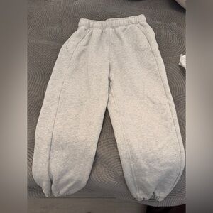 Lululemon scuba mid rise oversized jogger in Short length.